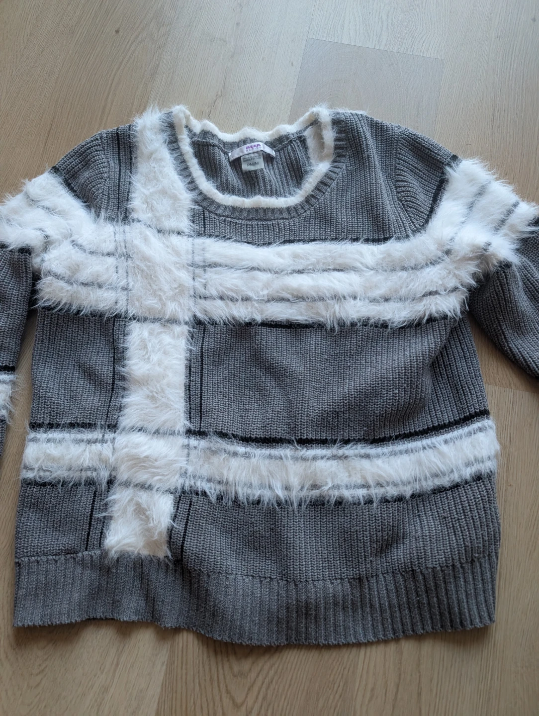 Grey Sweater with White Faux Fur Accent - photo 2