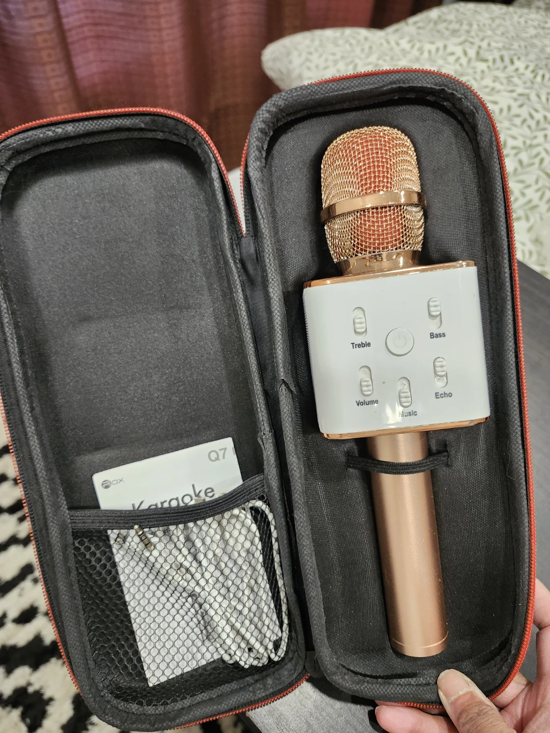 Q7  Karaoke Microphone & Bluetooth Speaker