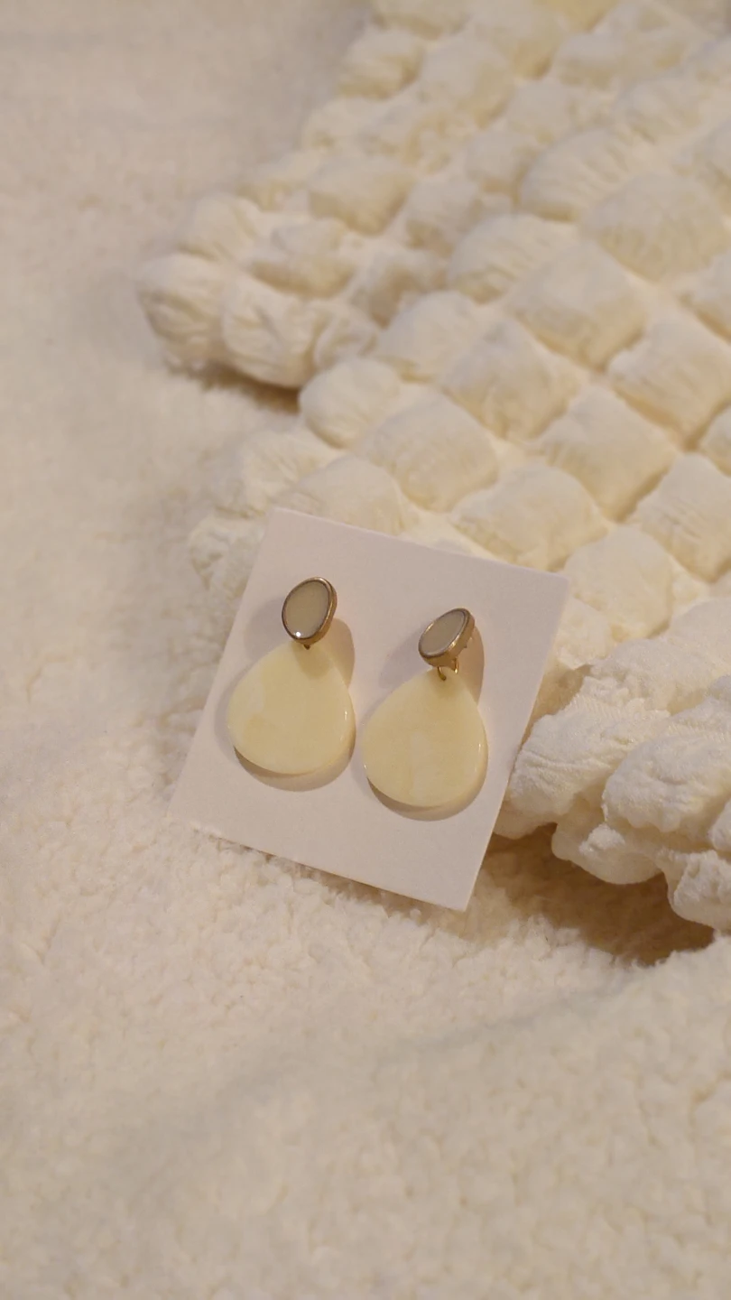 [Niko and... ] Minimalist Ivory Teardrop Stud Earrings