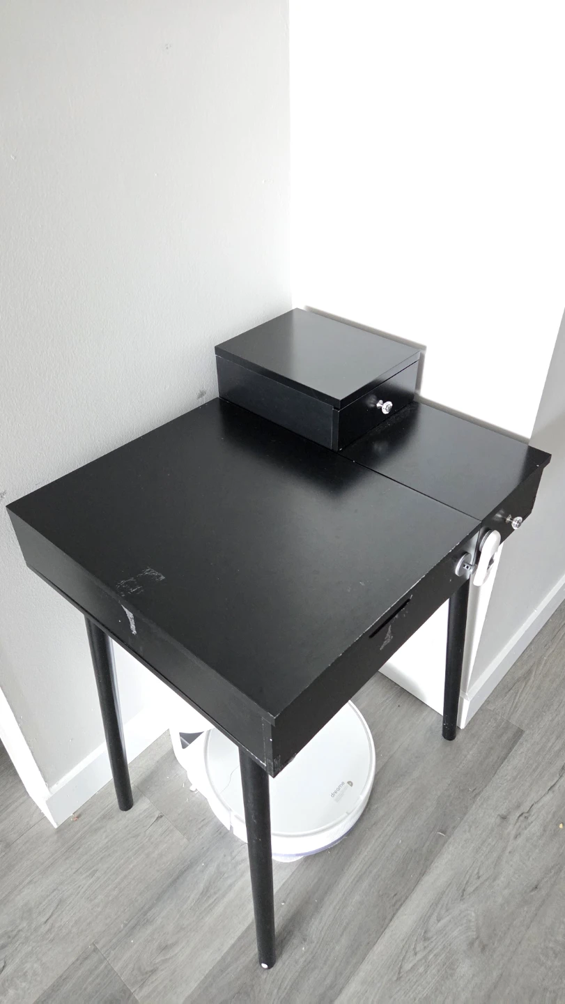 Make up desk with light - photo 2
