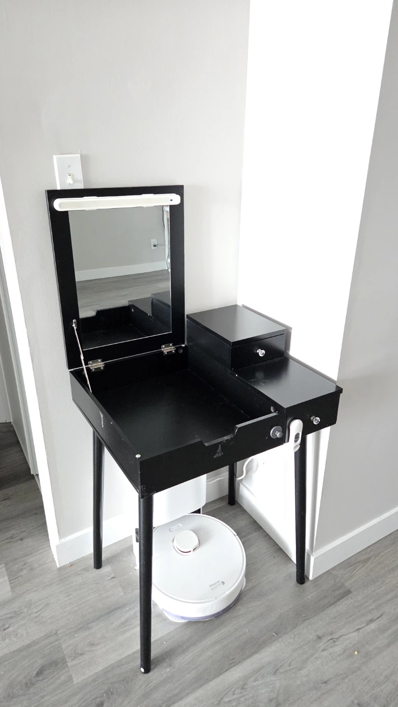Make up desk with light - photo 3