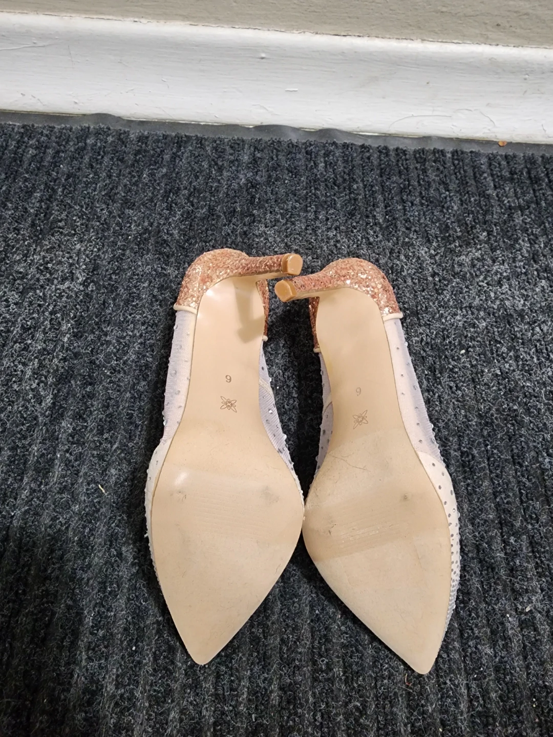 BCBGMAXAZRIA Embellished Mesh Heels Size 6 - photo 4