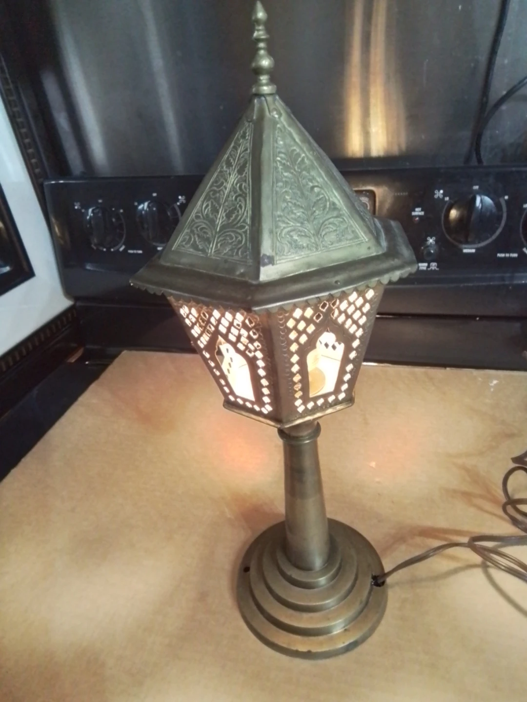 Vintage Ornate Arabic Brass Lantern Table Lamp in Working - photo 3