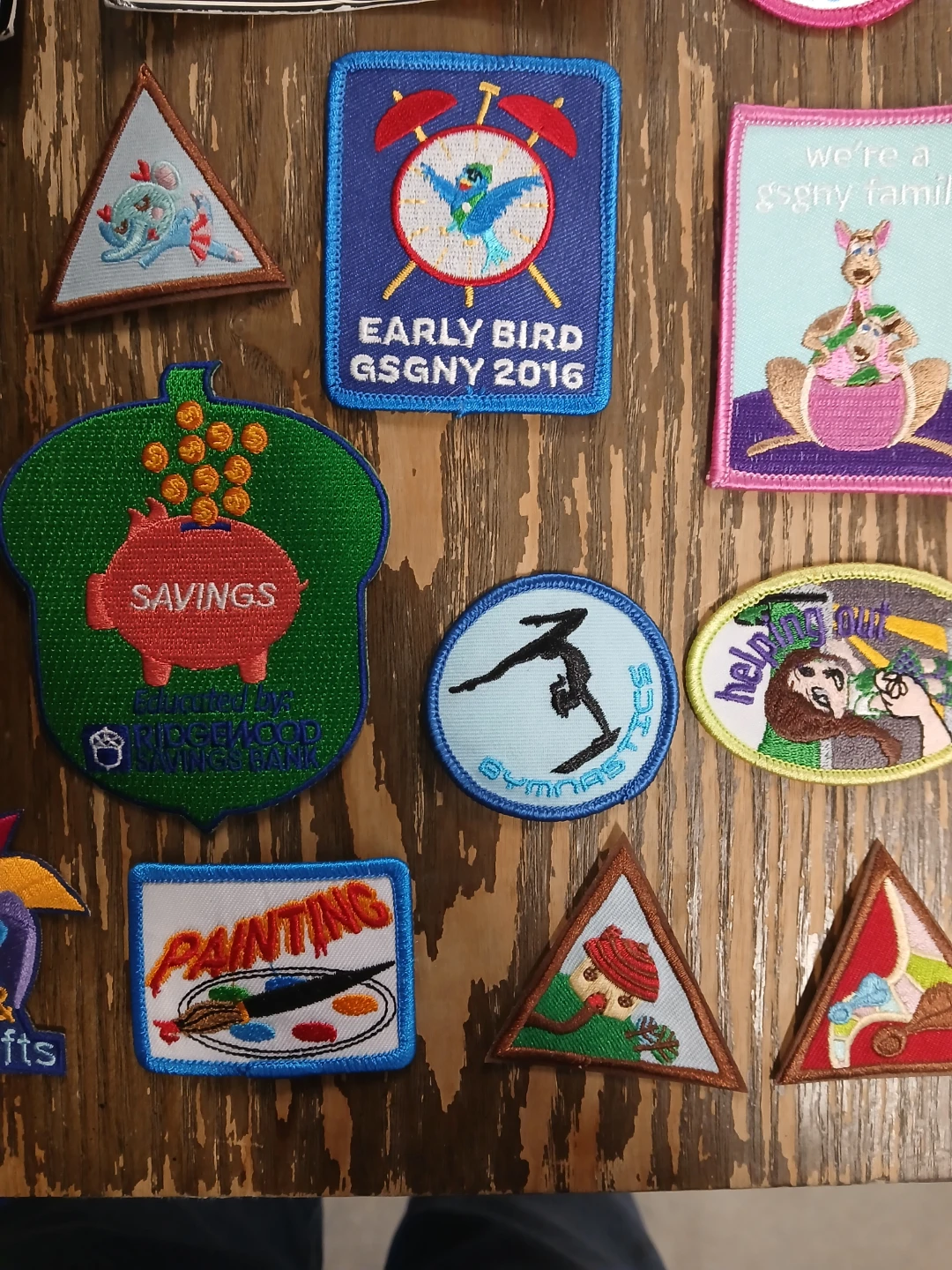 NEW 25 Assorted Girl Scout Patches + tin box. 🧡New. - photo 4