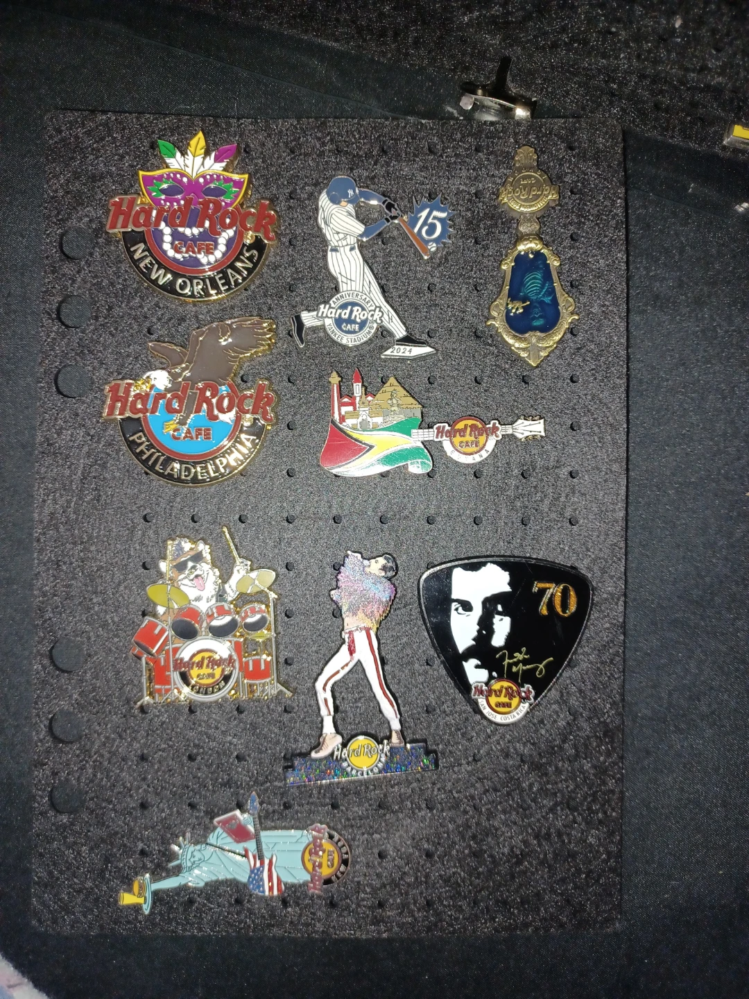 Hard Rock Cafe Collectible Enamel Pins Lot - photo 2