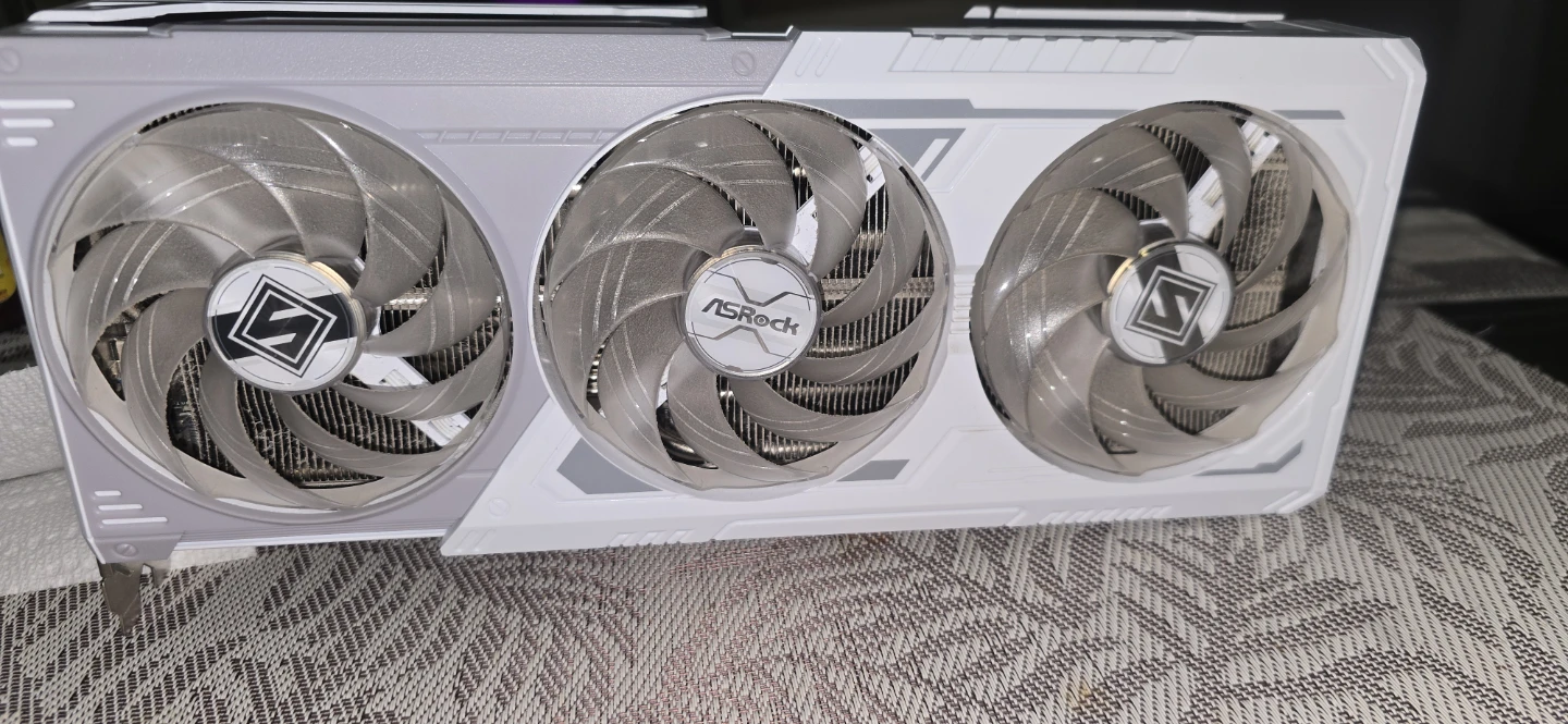 ASRock AMD Radeon 9070 XT Graphics Card White - photo 4