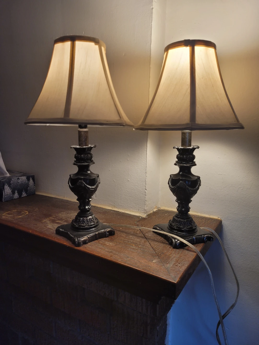 Set of 2 Vintage style Lamps with Beige Shades