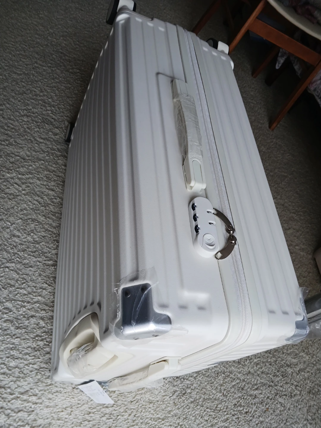 New beige 27" Check-in bag only $55 - photo 4
