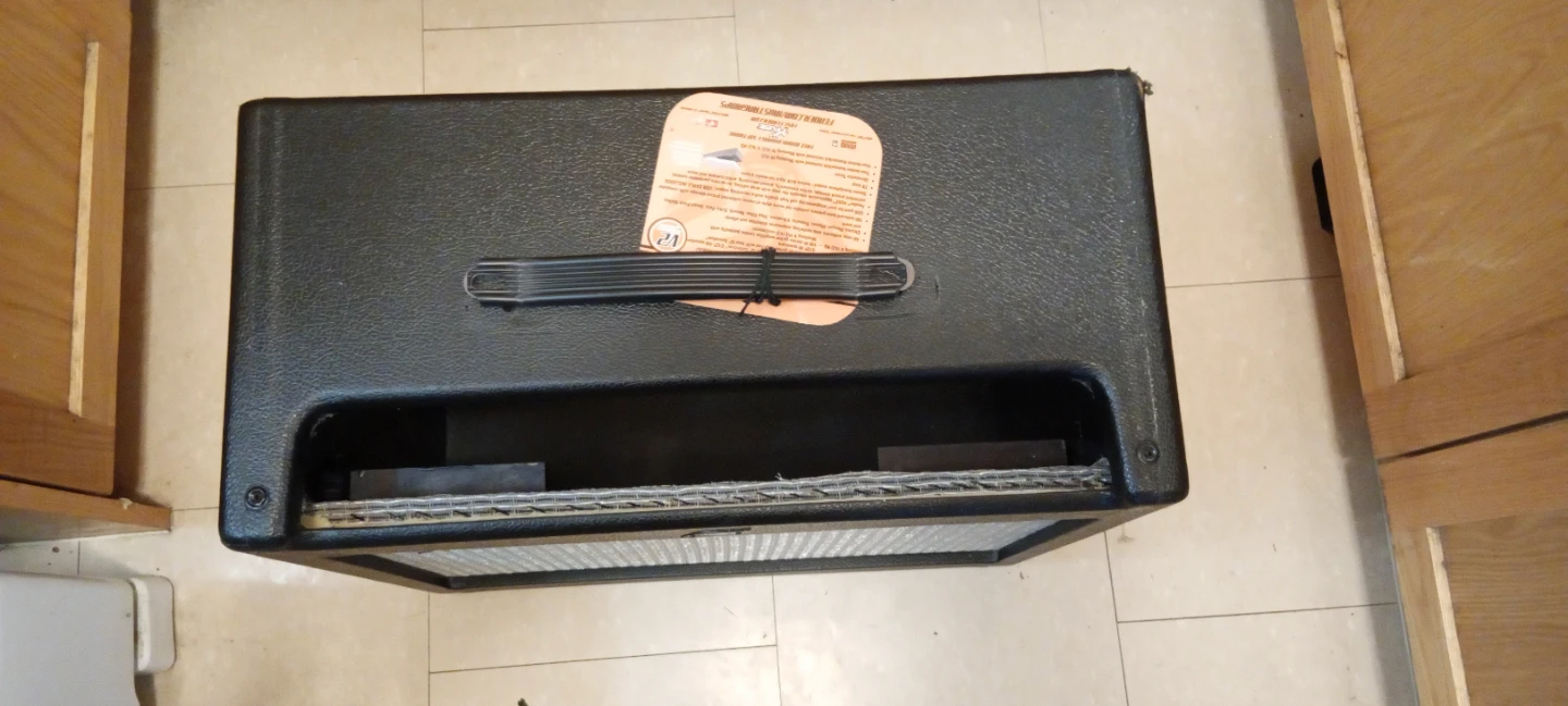 Fender Mustang I Amplifier empty cab - photo 2