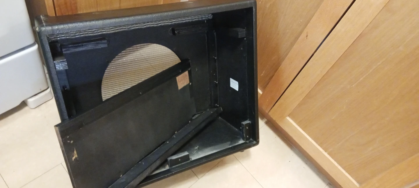 Fender Mustang I Amplifier empty cab - photo 3