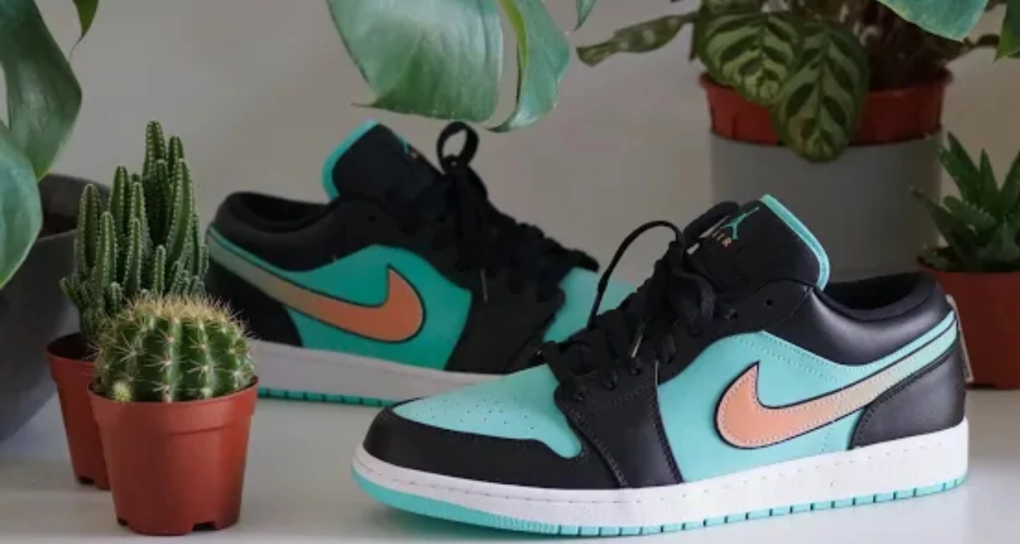 Air Jordan 1 Low SE (Special Edition) Tropical Twist SIZE 8.5