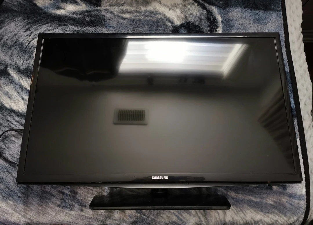 Samsung Flat Screen TV 28"