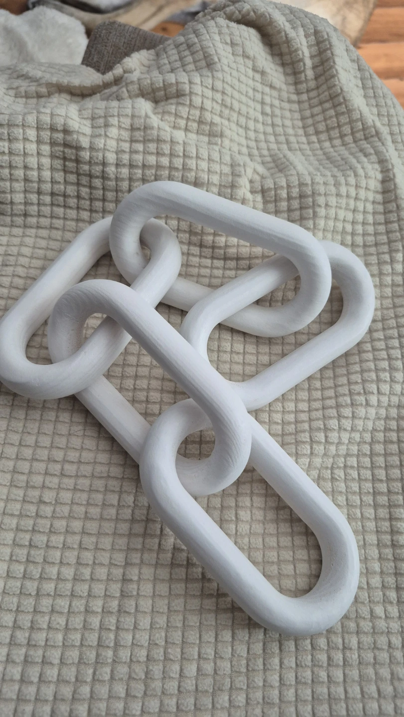 Decorative White Wooden Chain Link Sculpture