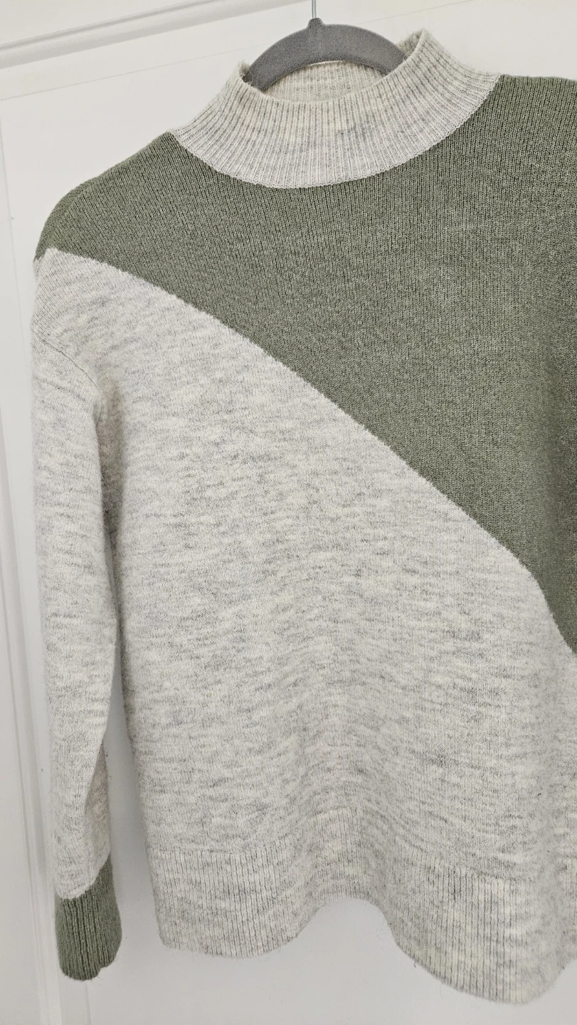 Reitmans Women's Mock Neck Sweater - Size Small - photo 3