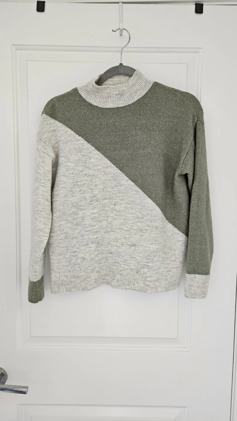 Reitmans Women's Mock Neck Sweater - Size Small - photo 5