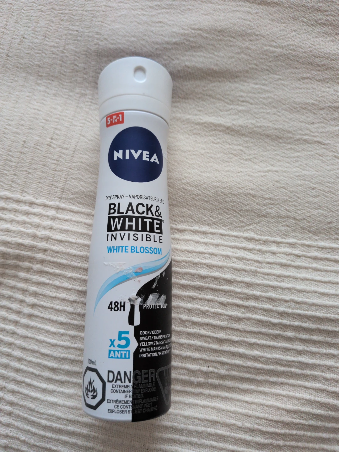 Nivea Black & White dry spray antiperspirant