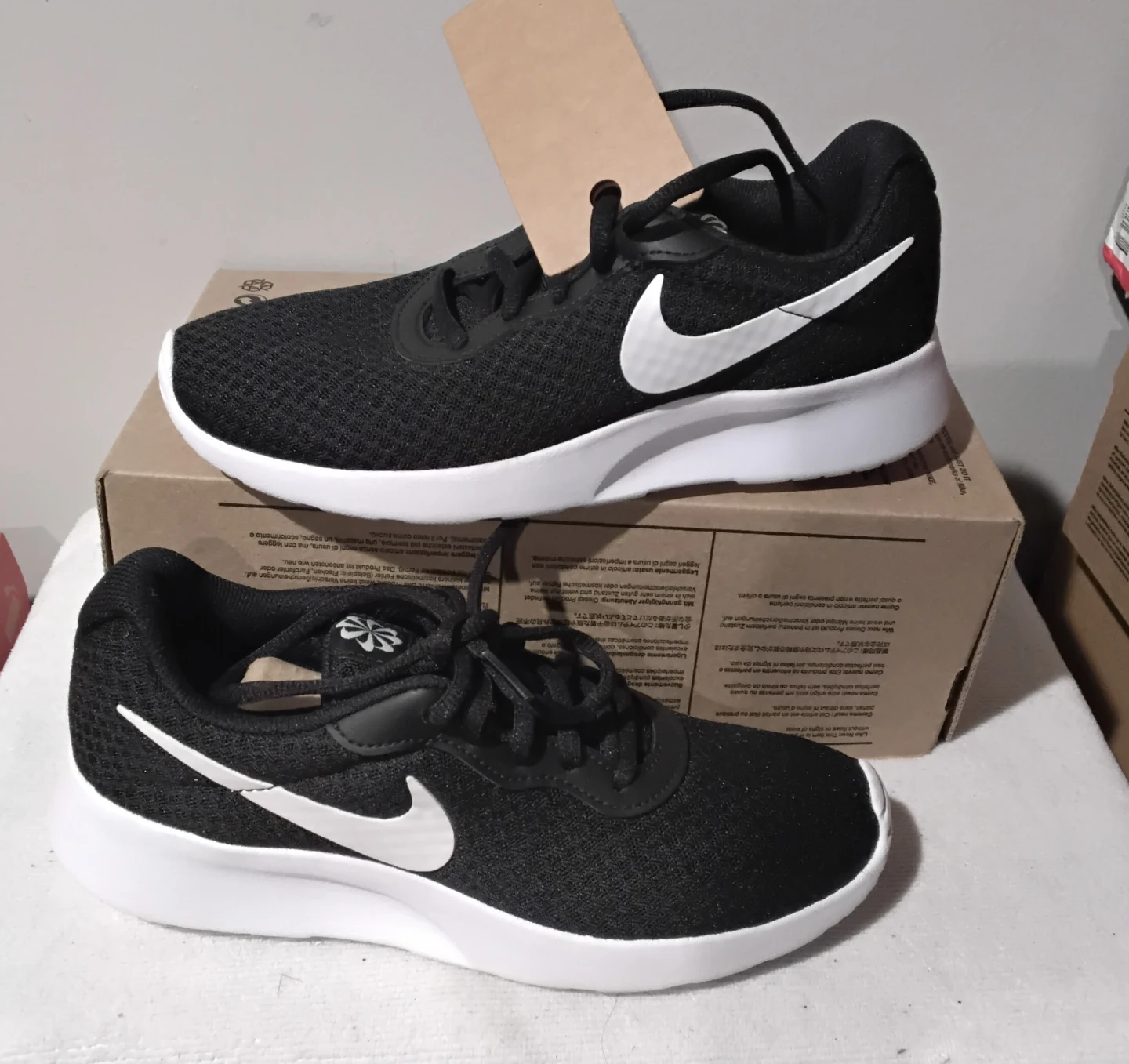 Nike Tanjun Men's Running Shoes Black White