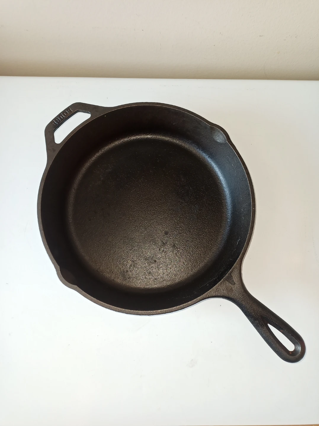Vintage 10" Lodge Cast Iron Pan 🧡