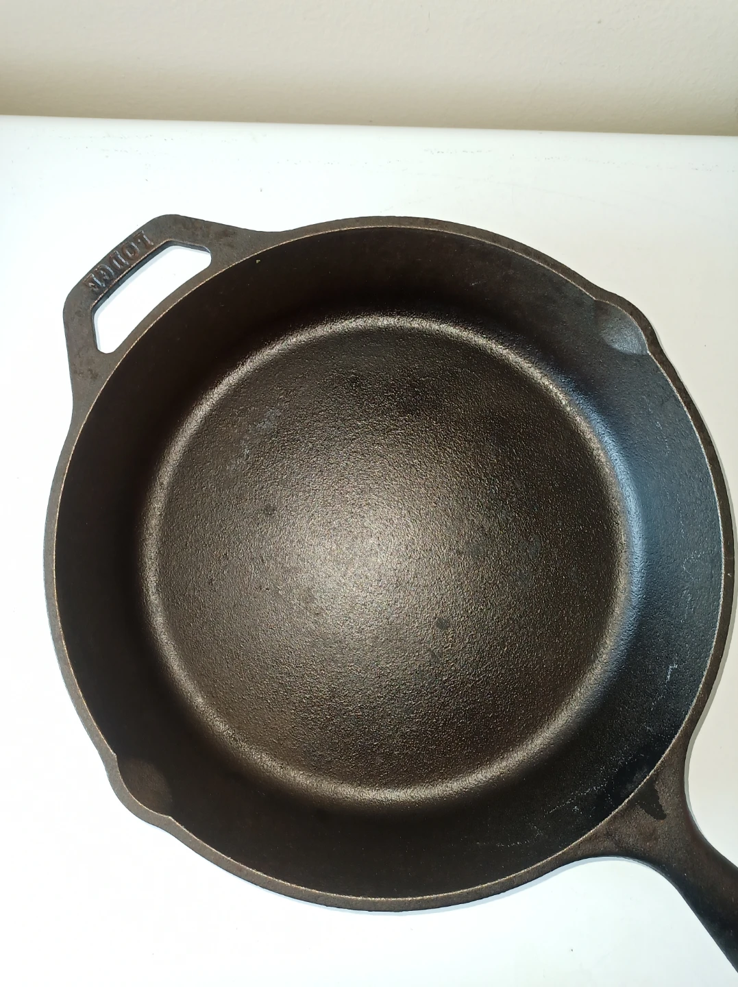 Vintage 10" Lodge Cast Iron Pan 🧡 - photo 2