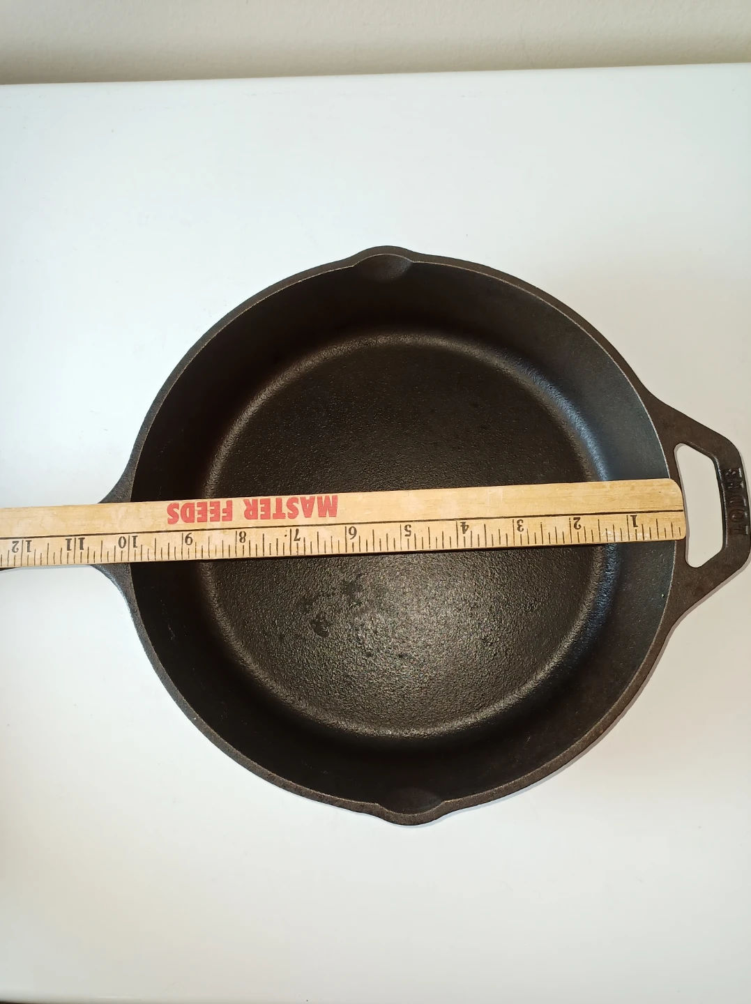 Vintage 10" Lodge Cast Iron Pan 🧡 - photo 3