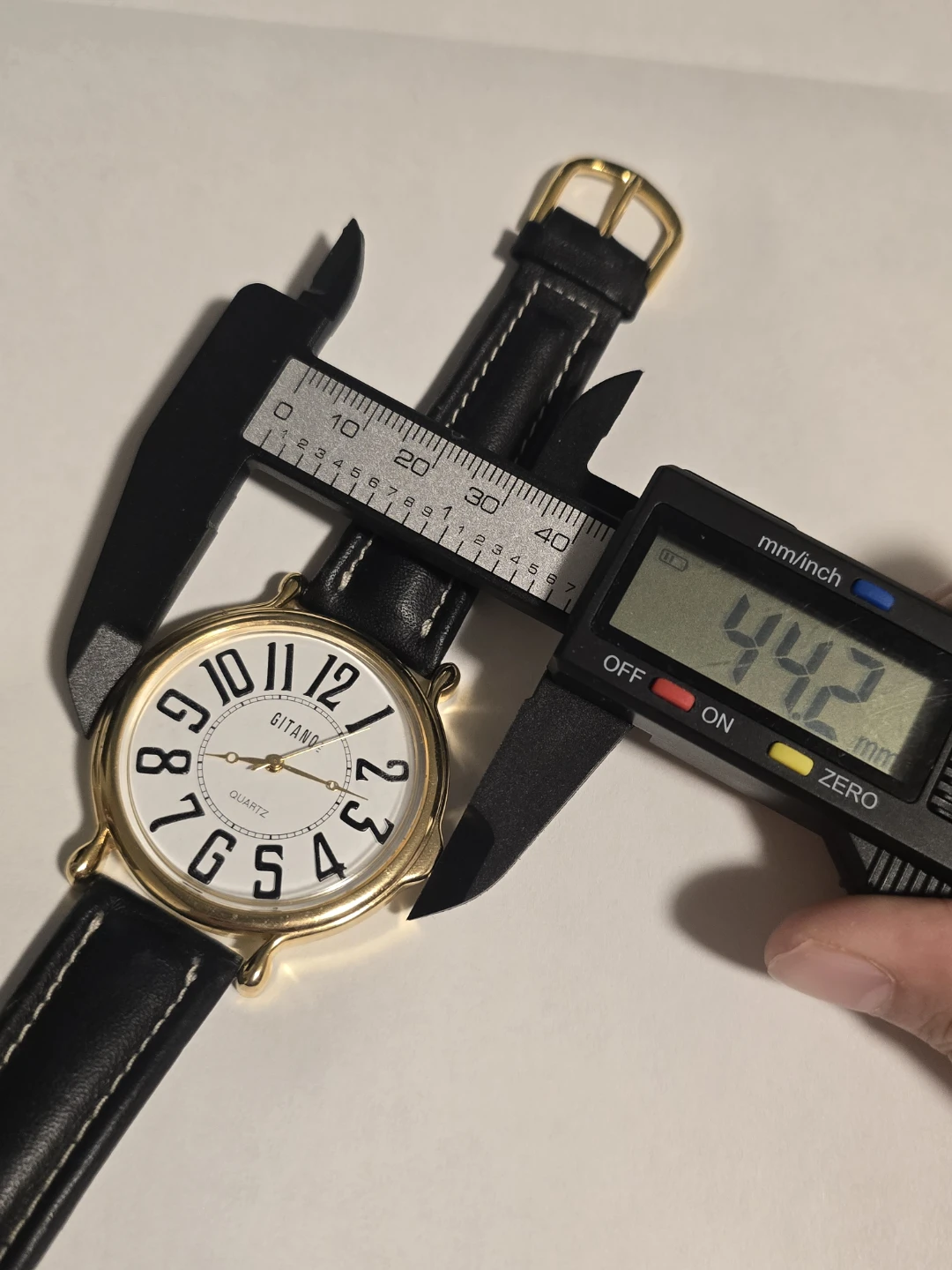 Extremely Large Round Gitano Quartz Watch 4.4cm case diameter - photo 2