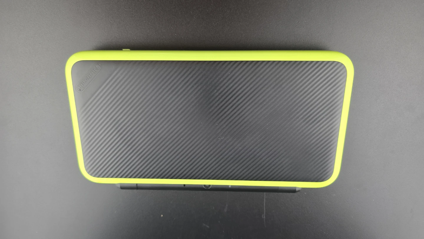 🎮 New Nintendo 2DS XL –Black and Green 128GB SD card - photo 3