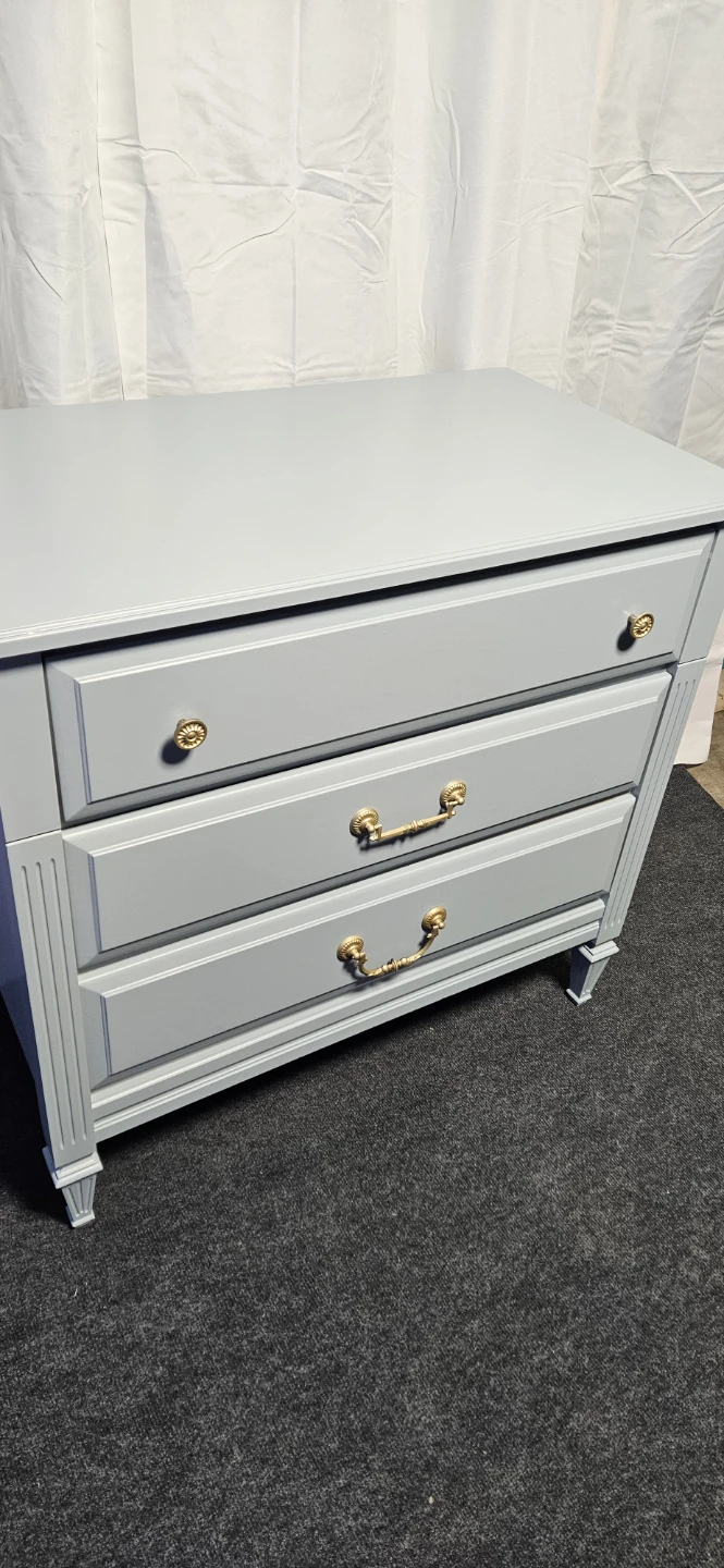 Grey 3-Drawer Dresser with Gold Hardware - photo 3