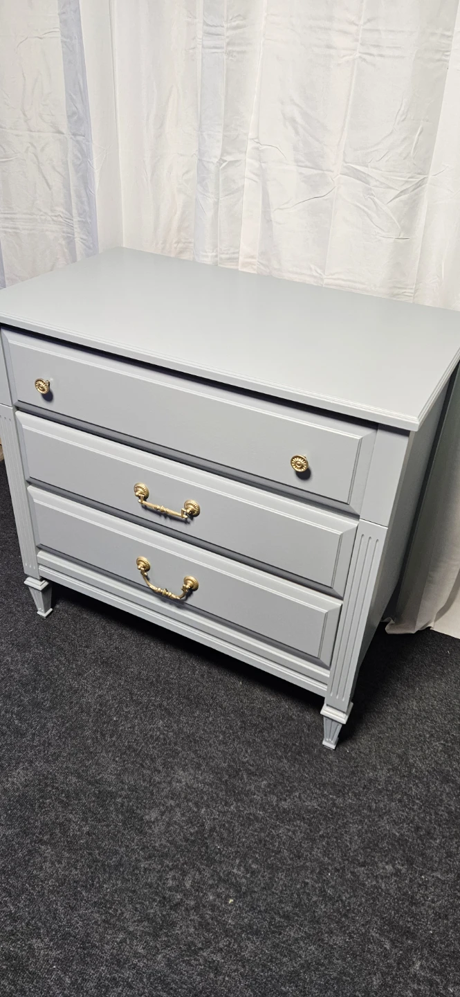 Grey 3-Drawer Dresser with Gold Hardware - photo 4