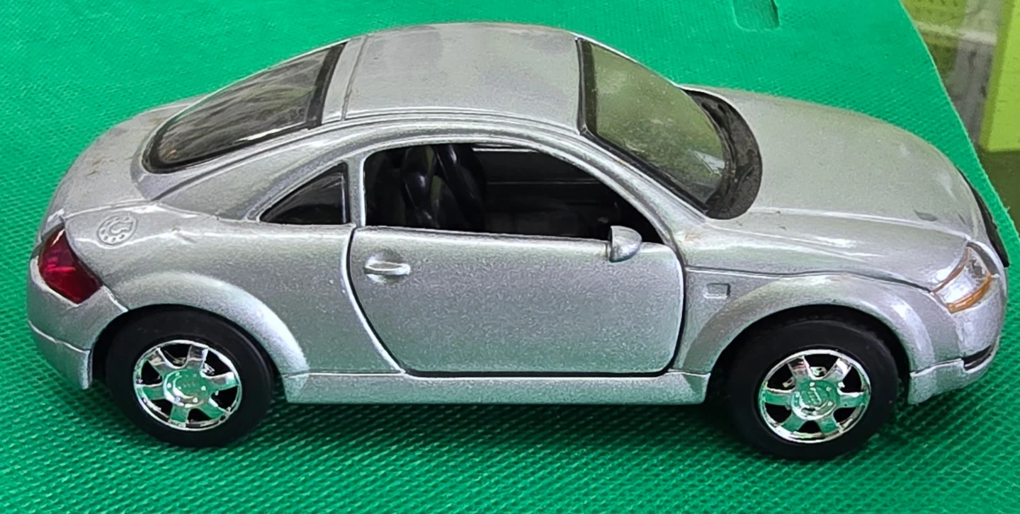 🚗 Audi TT die-cast model – $9