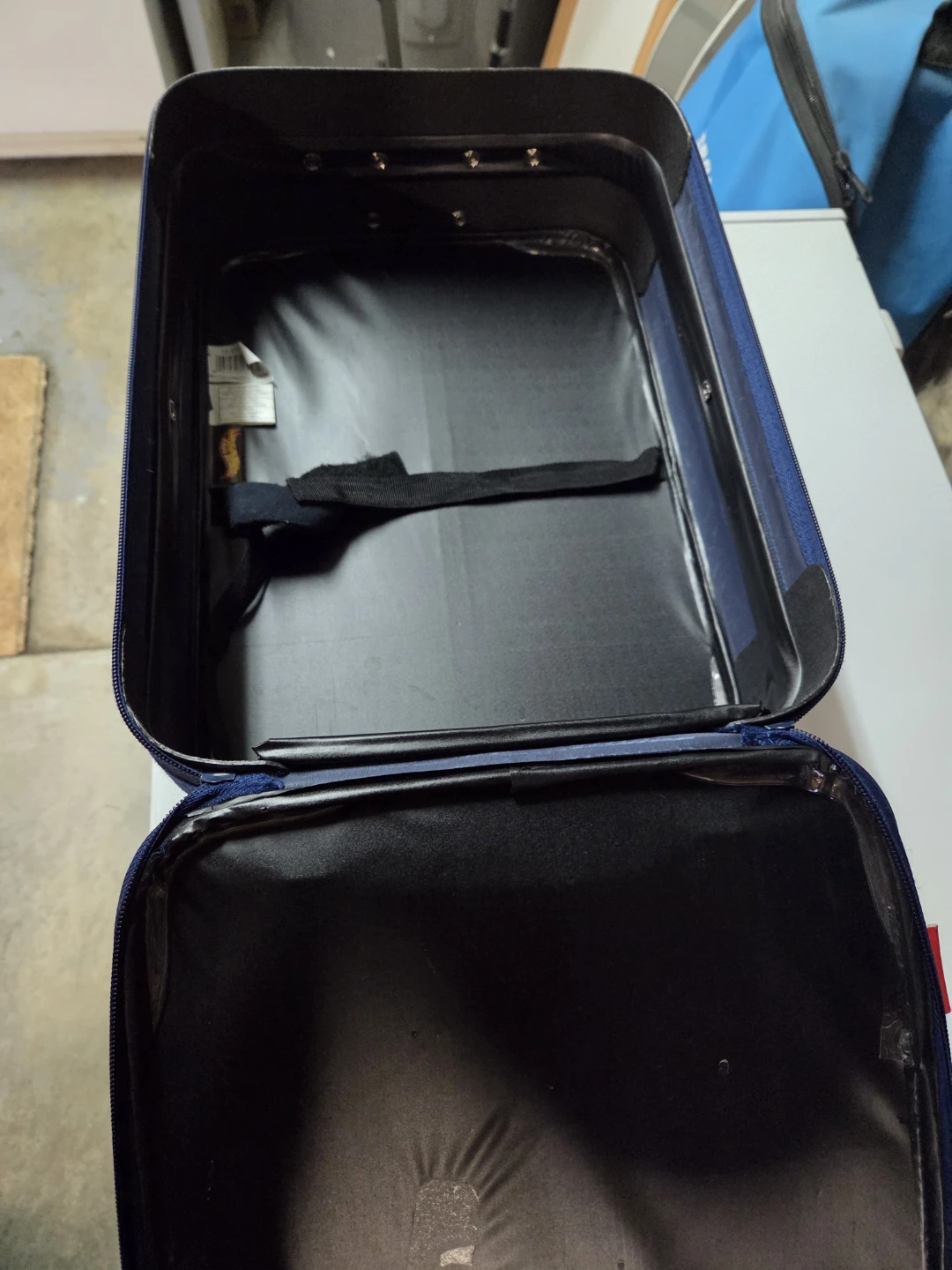 Hot Wheels Kids Rolling Suitcase - photo 2
