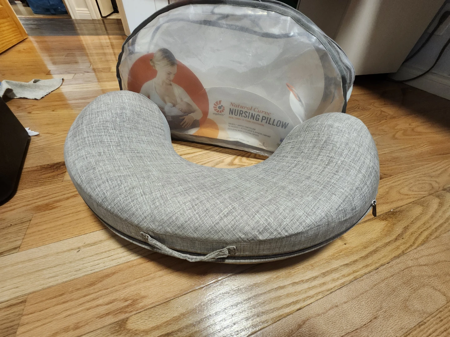 Ergobaby Natural Curve Nursing Pillow - photo 3
