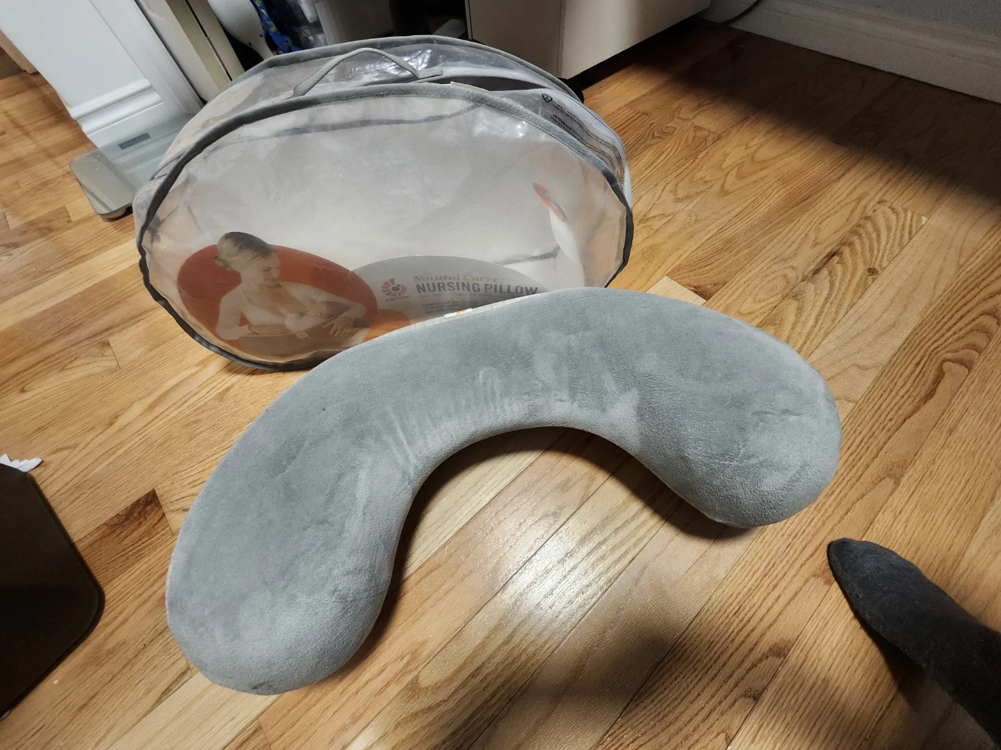 Ergobaby Natural Curve Nursing Pillow - photo 4