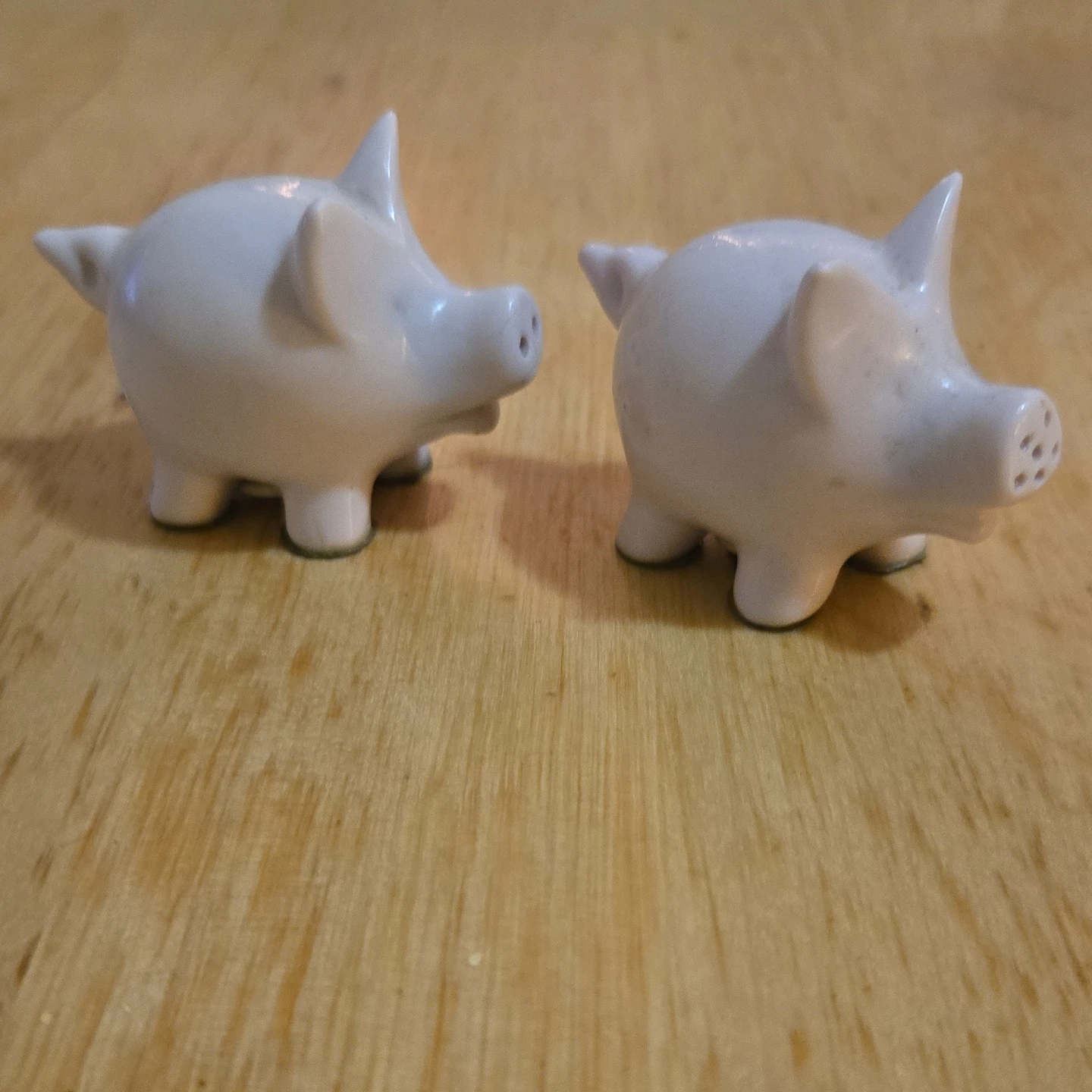 Pair of Ceramic Piggy Salt and Pepper Shakers - photo 2