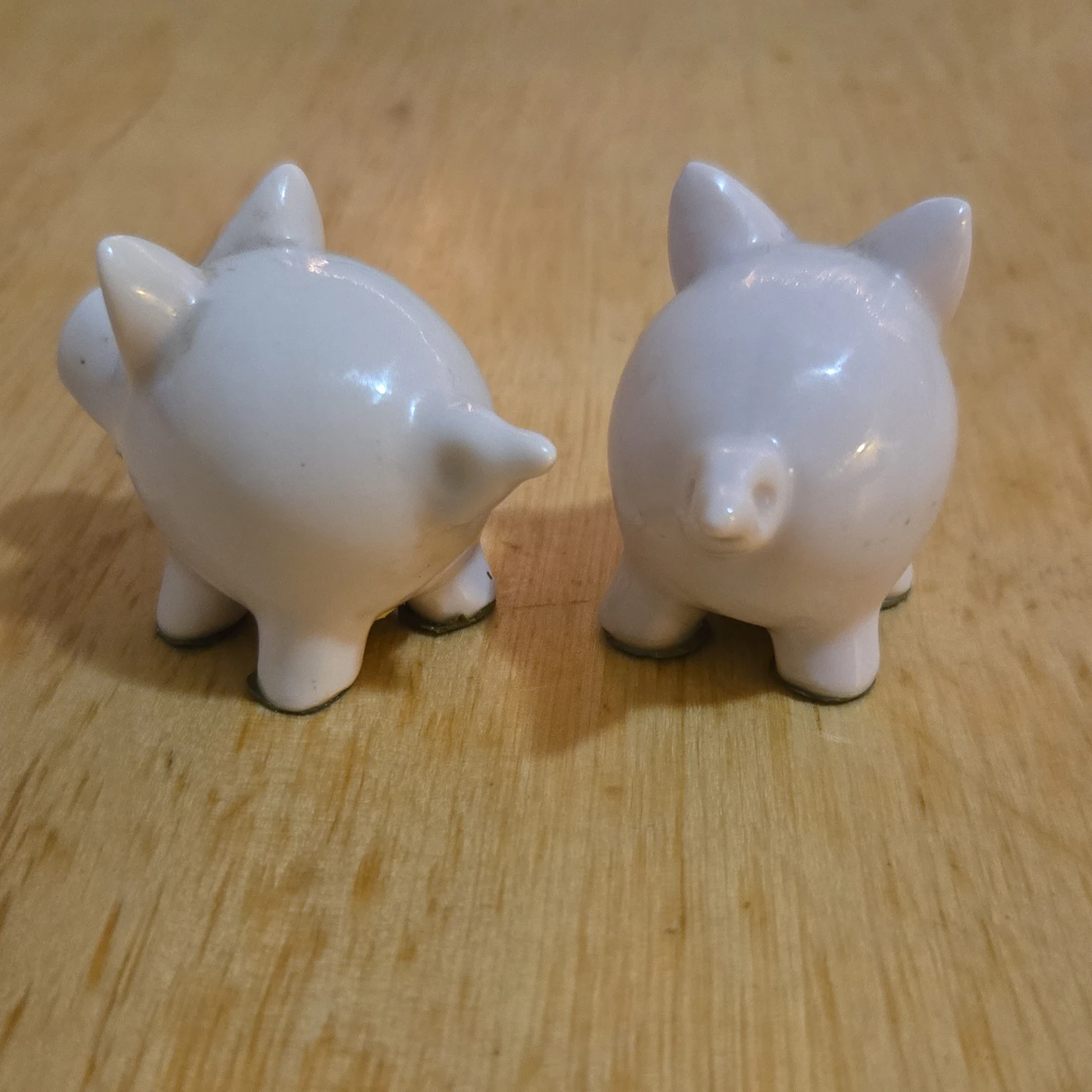 Pair of Ceramic Piggy Salt and Pepper Shakers - photo 3