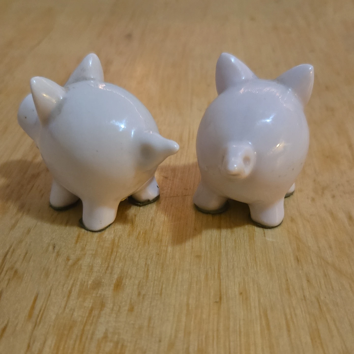 Pair of Ceramic Piggy Salt and Pepper Shakers - photo 4