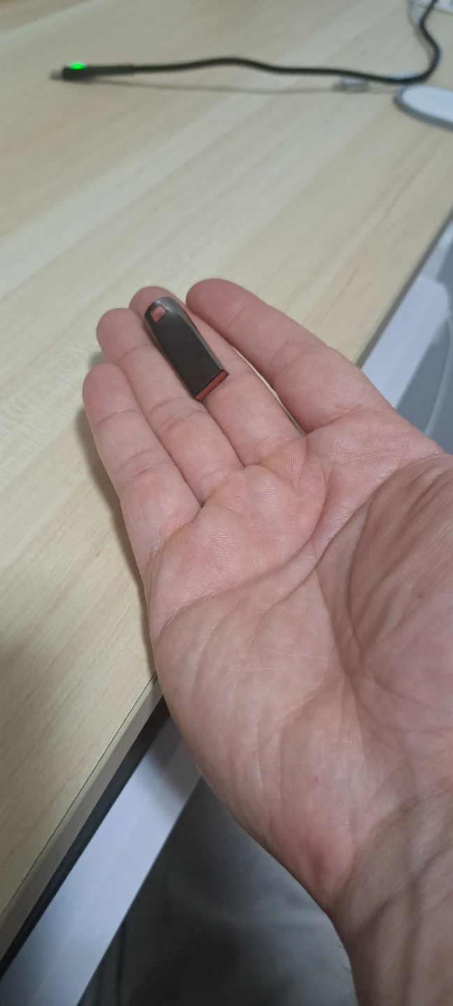 USB Flash Drive 2TB - photo 2