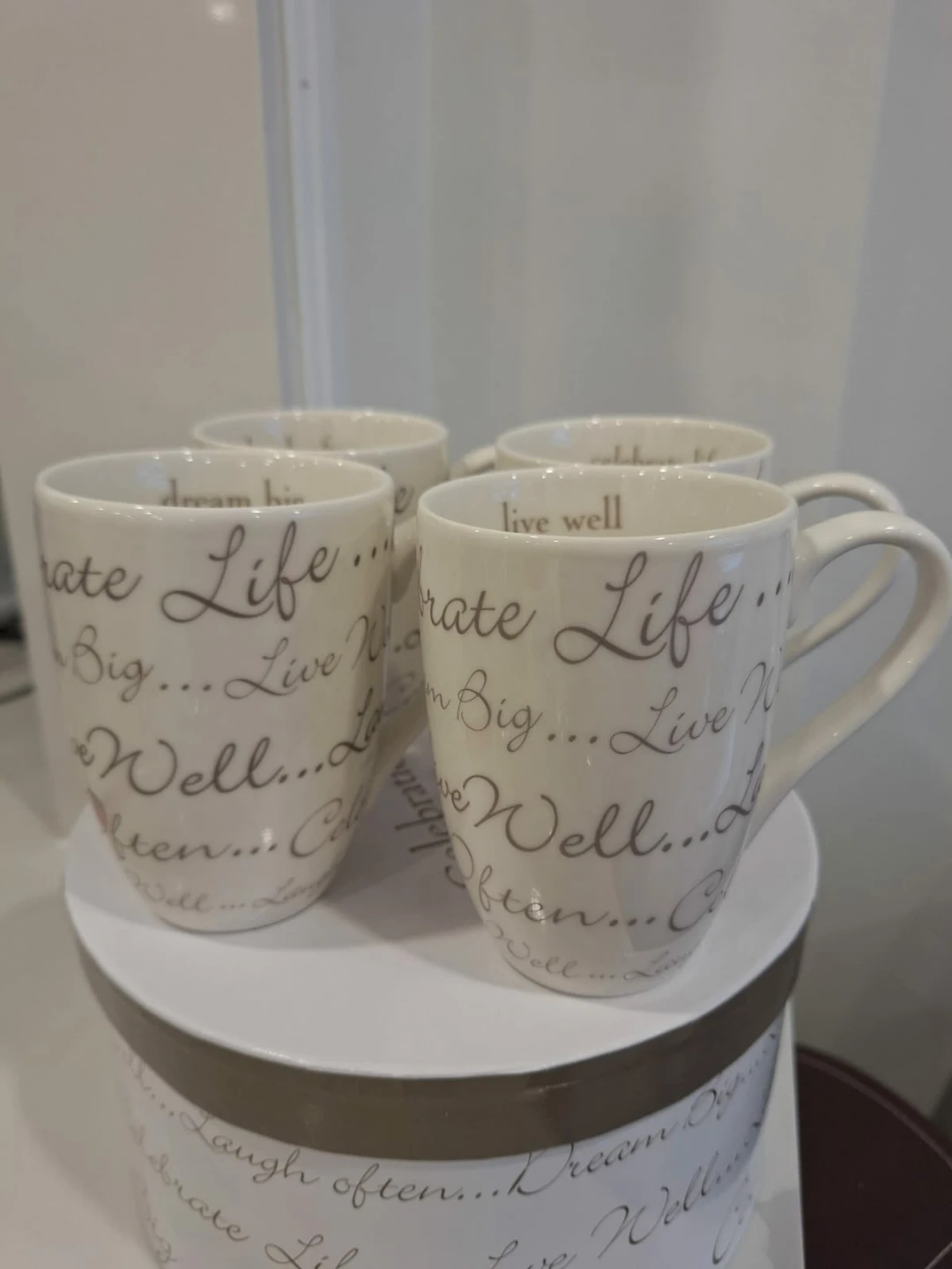 Beautiful Bowring Mugs Set