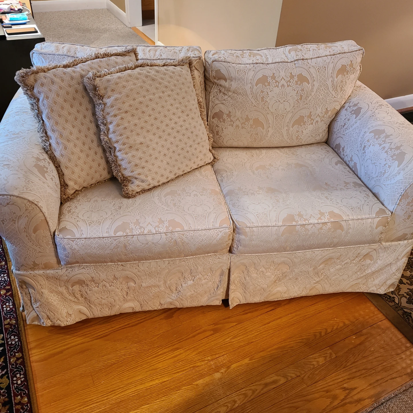Loveseat Sofa with Decorative Pattern (yes it's free) - photo 2