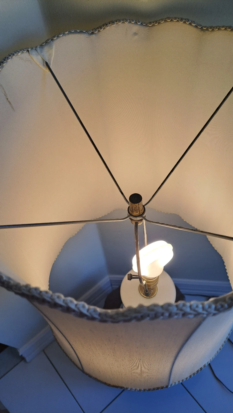 Vintage Ornate Table Lamp with Gold Detailing - photo 2