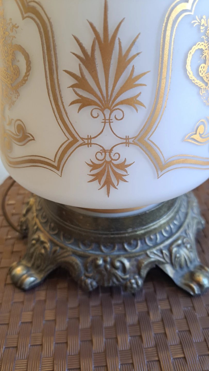 Vintage Ornate Table Lamp with Gold Detailing - photo 4