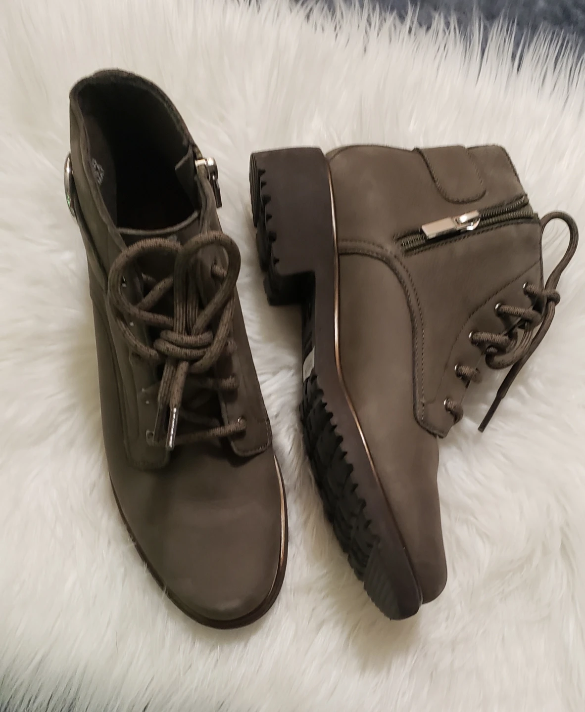 Brand new Women's Munro Boots Size 7,5
