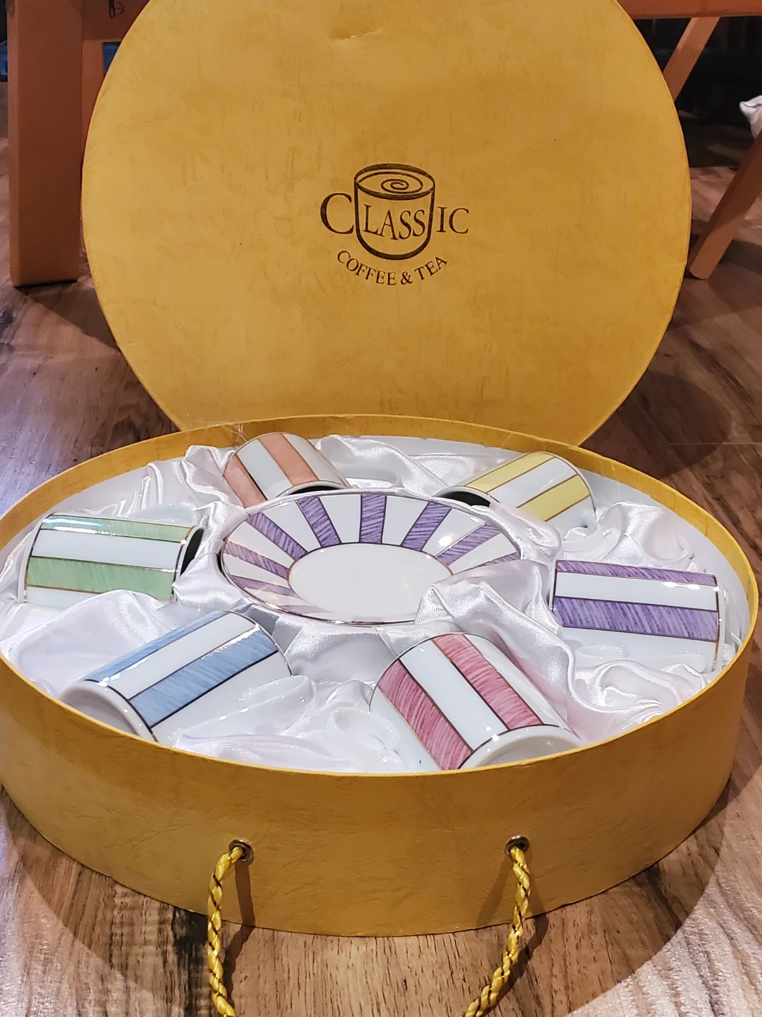 Multicolour tea/coffee cups with matching saucers