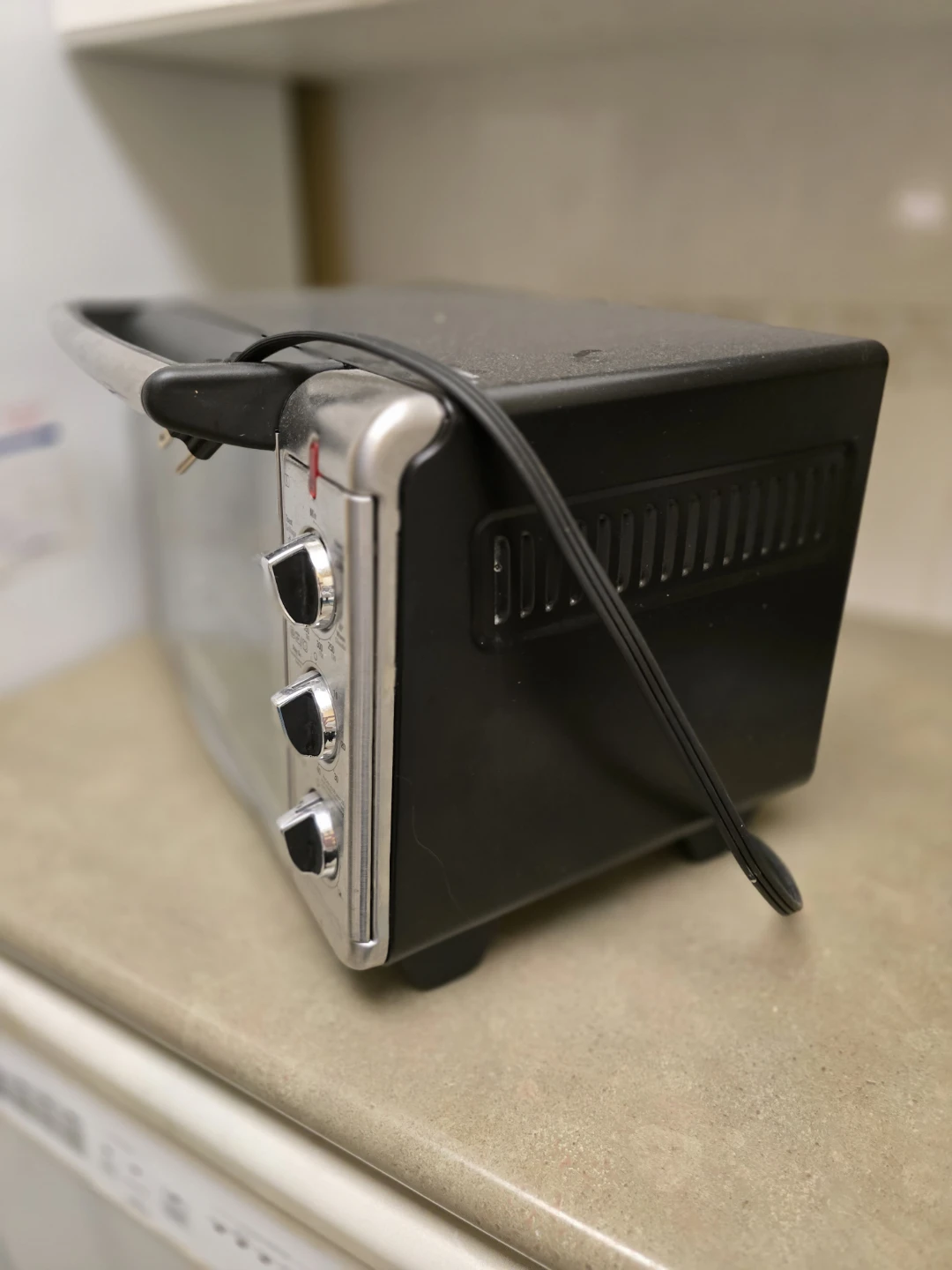 BLACK+DECKER 4-Slice Toaster Oven - photo 3