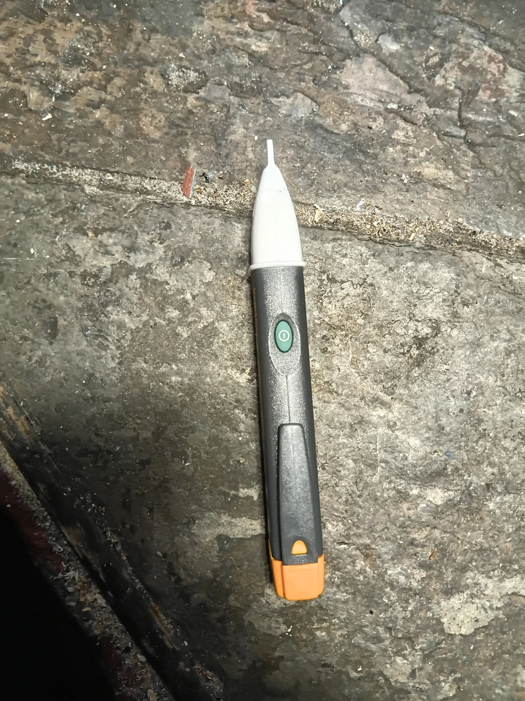Fluke VoltAlert Non-Contact Voltage Tester