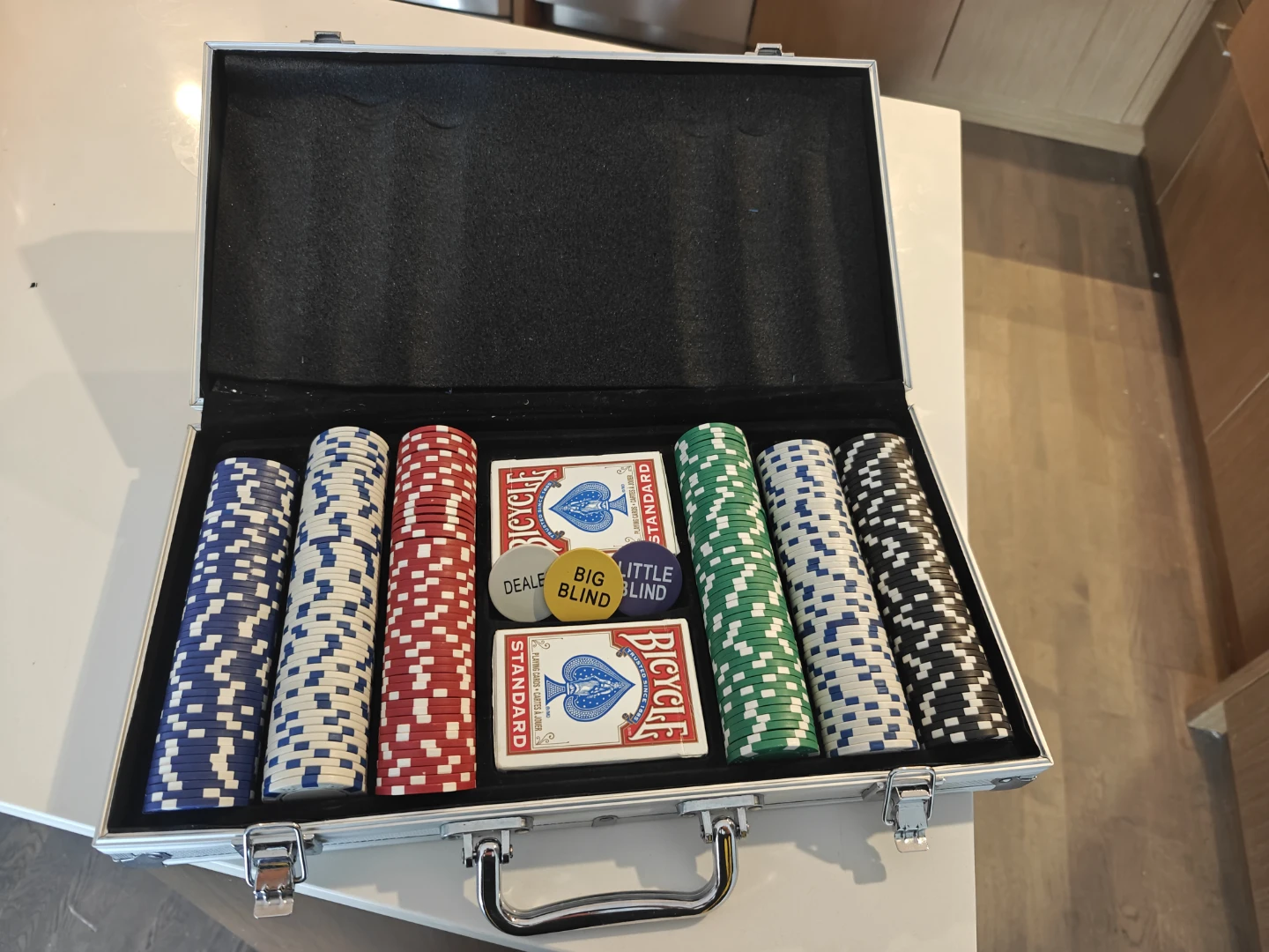 Bicycle Poker Chip Set-URGENT PICKUP SURREY CENTRAL