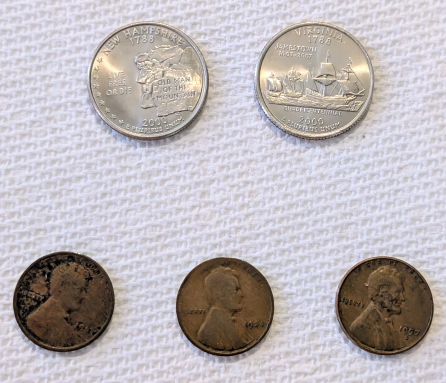 Mixed Lot of US Coins - 2 Quarters and 3 Pennies