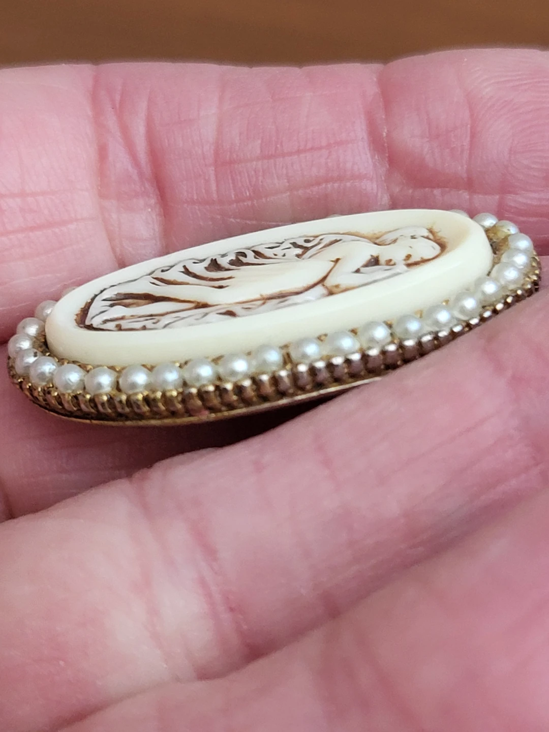 Vintage Cameo Brooch with Faux Pearls - photo 3