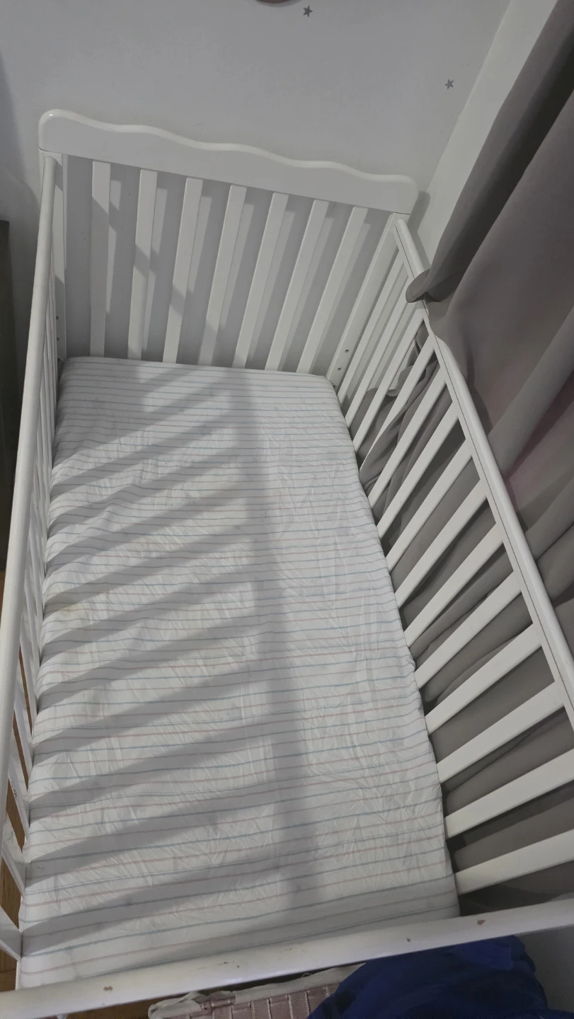 White Wooden Baby Crib with Mattress - photo 2