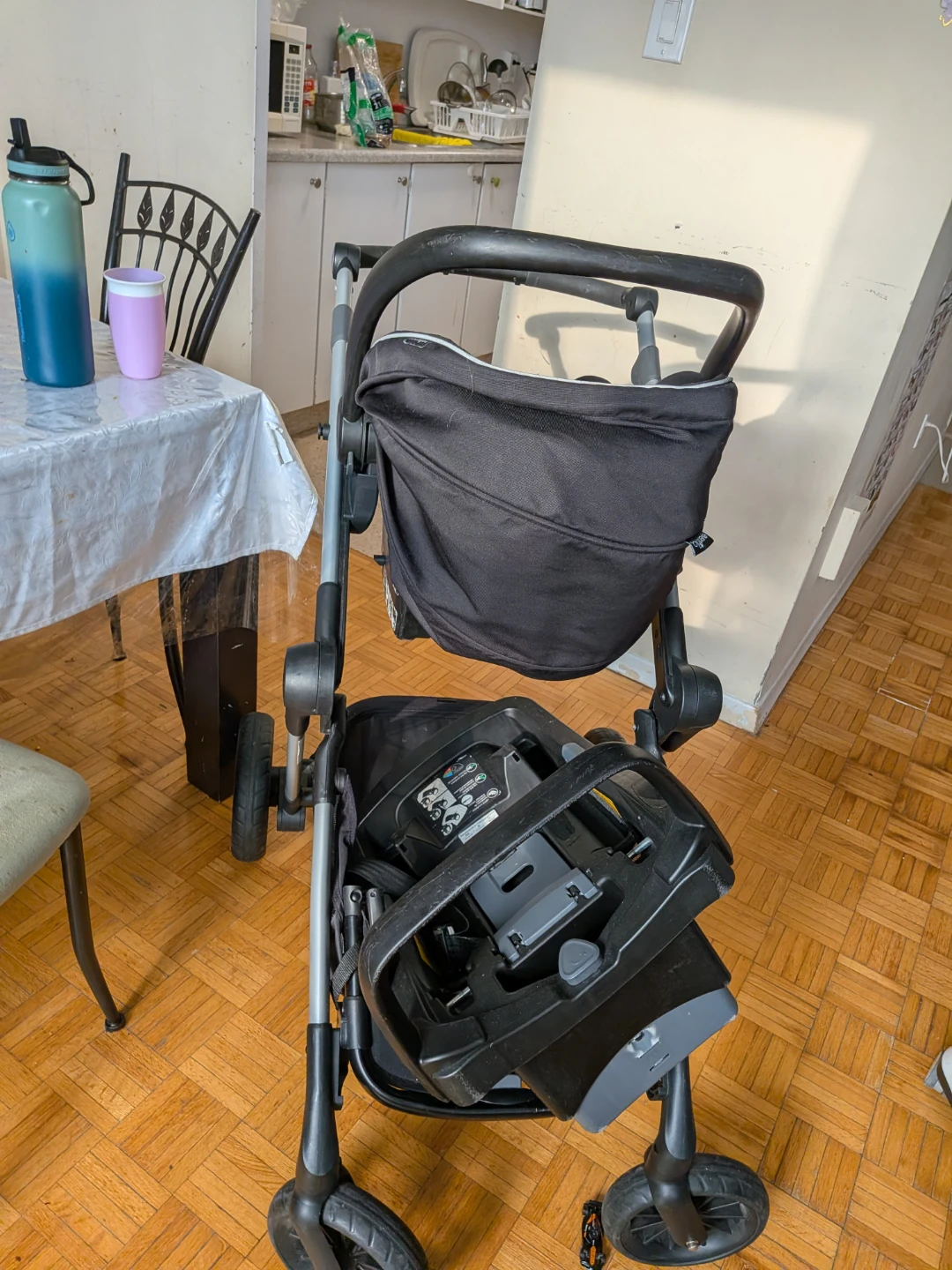 Evenflo Pivot Travel System with Car Seat - photo 3