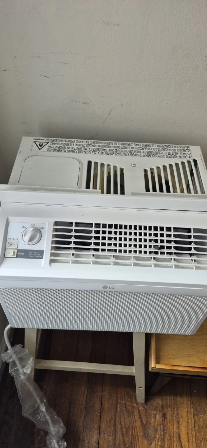 LG Room Air Conditioner LW1016ER